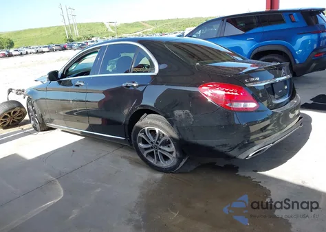 2018 Mercedes-Benz C 300 4Matic из США, поврежденный, VIN 55SWF4KB4JU256433